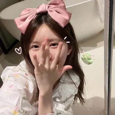 他在窥着你